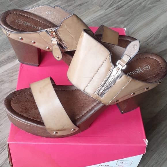 Sandals - Picture 3 of 3